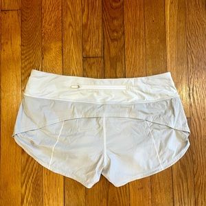 Lululemon speed up shorts - 2.5” size 6